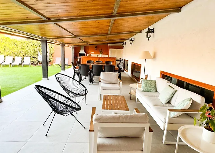 Villa Luxury Banana Haven With Pool By Canaryscape